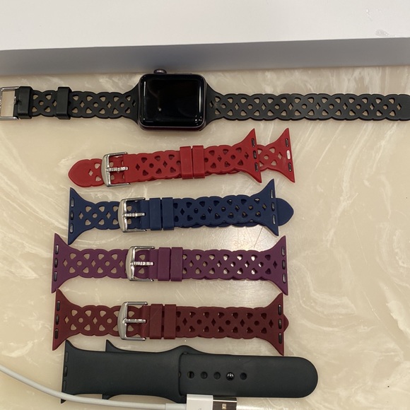 Apple Watch Series 3 - Picture 2 of 6